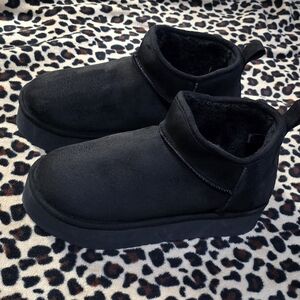 Black Plush Slip-On Slippers